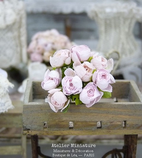 10 Roses Miniatures Blanches Artificielles - Décoration Maison Ou Scène - Modèle Réaliste Et Détaillé