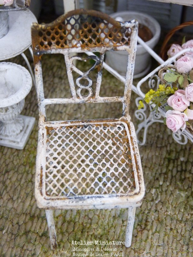 Miniature : Chaise de Jardin en Métal Rouillé