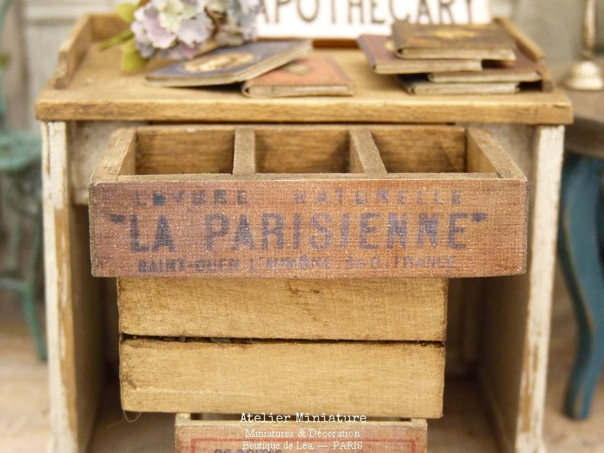 Miniature : Casier Miniature en Bois, Publicité Vintage, Échelle 1/12
