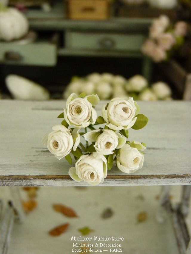 Thumbnail: #1 - Roses Miniatures, Fleurs en Papier, 100% fait main, Maison de Poupée