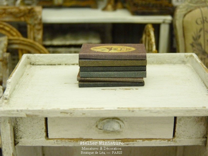 Miniature : Six Livres (fermés), Miniatures en papier, Échelle 1/12
