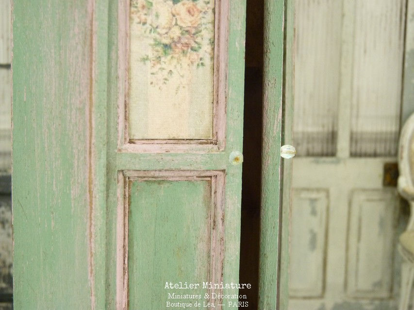 Miniature : Armoire Lingère Miniature en Bois, Mobilier de Maison de Poupée, 1/12