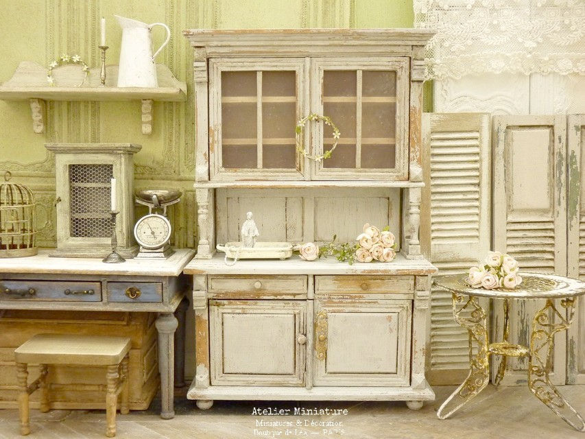 Miniature : Vaisselier Miniature en Bois, Maison de Poupée, Échelle 1/12