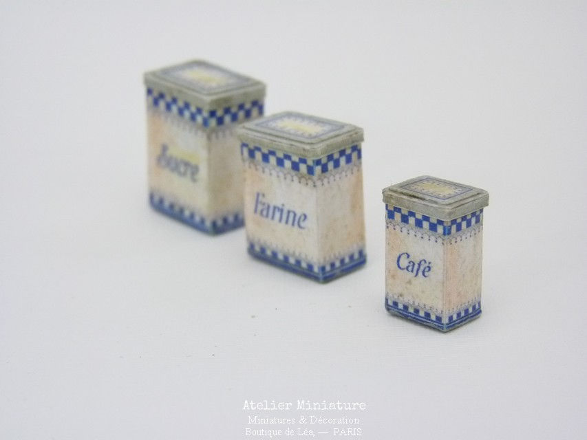 Thumbnail: Set de Trois Boîtes Vintage Miniatures en Papier, Maison de Poupée, Échelle 1/12