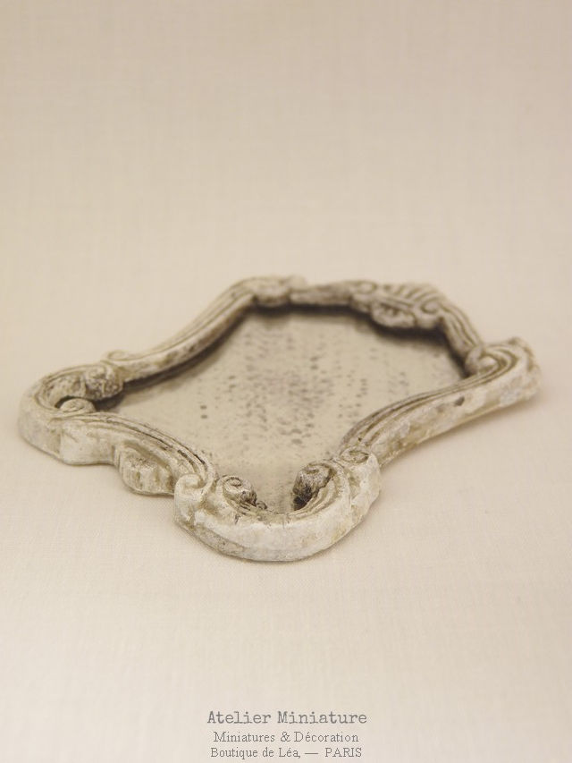 Thumbnail: Miroir Baroque Vieilli Miniature, Structure en Métal, Échelle 1/12