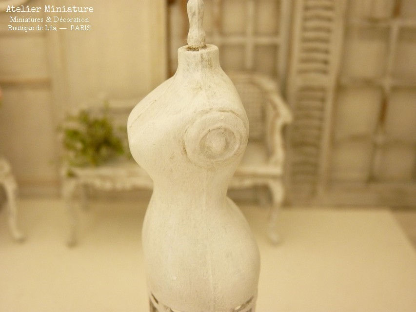 Miniature : Mannequin de Couture Miniature, Maison de Poupée, Échelle 1/12