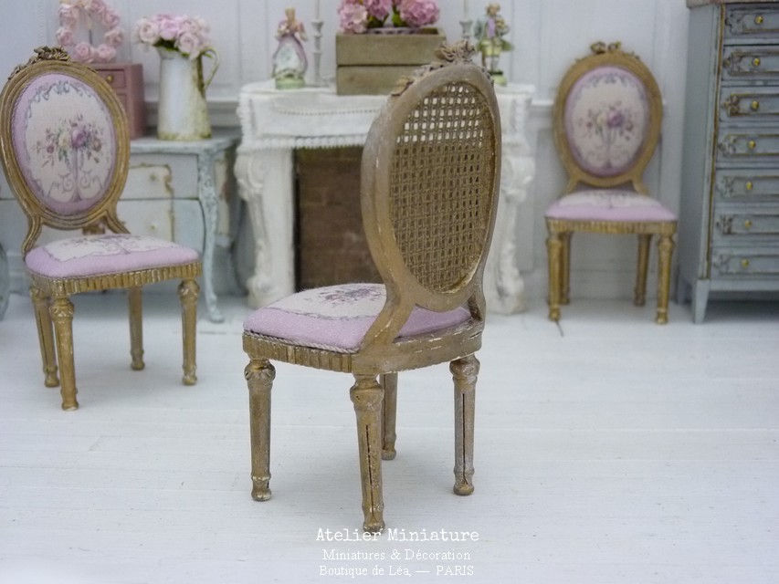 Miniature : Chaise médaillon Louis XVI en Bois, Marie-Antoinette, Roses Aubusson