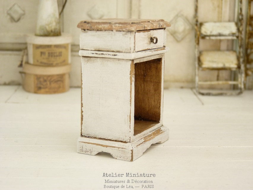 Thumbnail: Chevet Miniature, Shabby Chic Blanc, Imitation Marbre, Maison de poupée