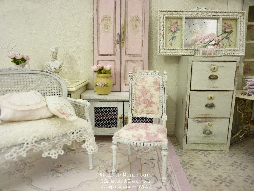 Thumbnail: Chaise Miniature de Style Gustavien, Toile de Jouy, 1/12