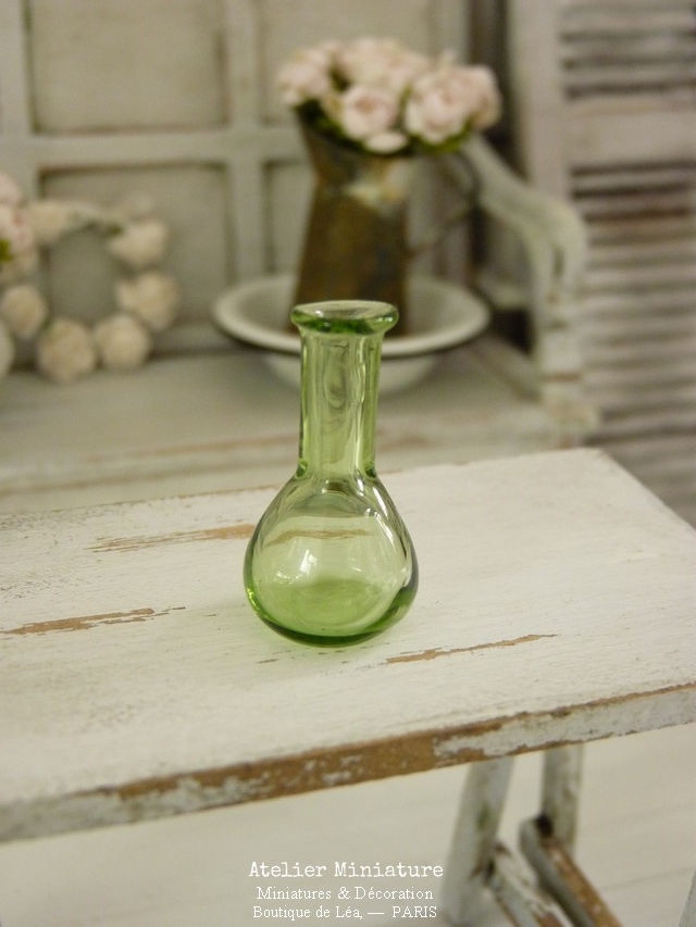 Thumbnail: Vase Miniature en Verre Soufflé, Maison de Poupée, Échelle 1/12