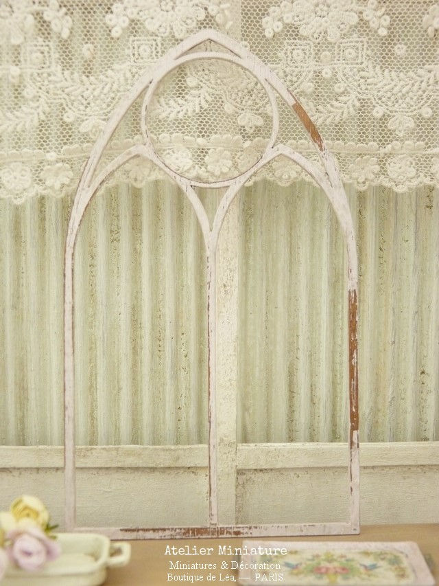 Thumbnail: ROSE PÂLE - Fenêtre Gothique Shabby Chic, Maison de Poupée, 1/12