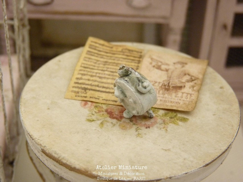 Miniature : Petit Réveil Miniature Rétro en Métal, Shabby Industriel, Maison de Poupée