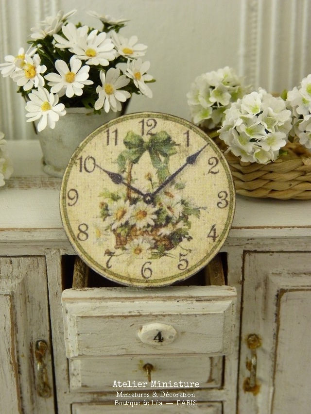 Thumbnail: Horloge Miniature en Bois, Échelle 1/12