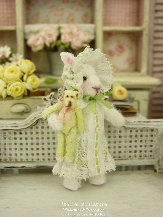 Thumbnail: Rabbit dressed 5.5 cm (h) 2.16'' and its Pooh 2.5 cm (h) 0.98'', Doll House