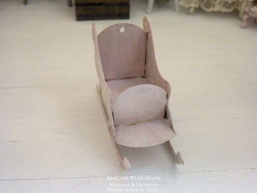 Miniature : Traîneau Miniature en Métal, Rose Shabby Chic, Maison de Poupée, 1/12
