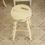 Thumbnail: Tabouret Rond Miniature en Bois, Shabby Chippy Crème, 1/12
