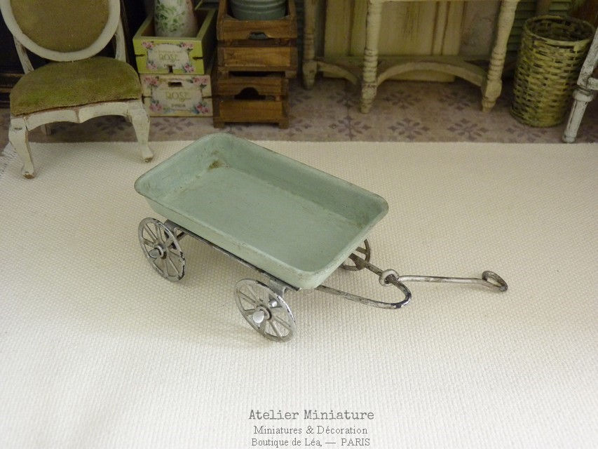 Thumbnail: Chariot Miniature en Métal, Vert-Bleuté, Maison de Poupée, Échelle 1/12