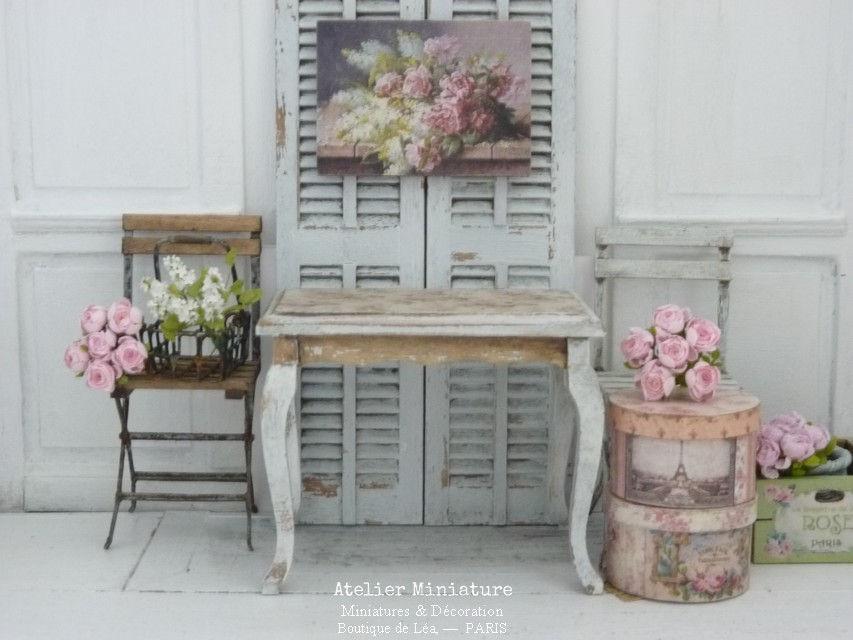 Thumbnail: Table Miniature en Bois Shabby Chic Romantique, Louis XV, Échelle 1/12