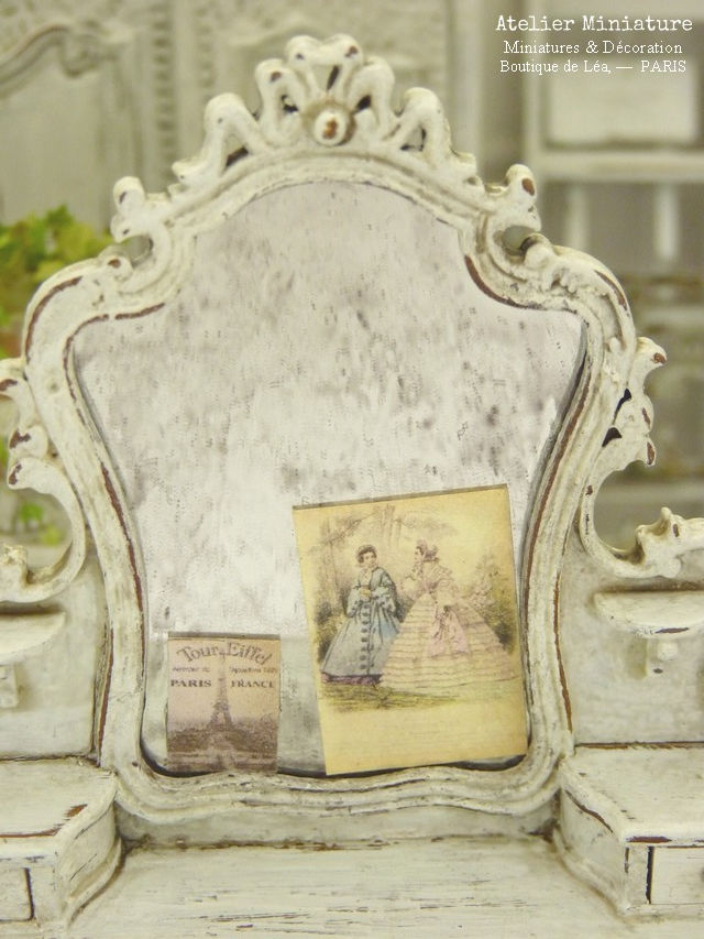 Thumbnail: Coiffeuse Miniature en Bois Shabby Chic, Louis XV, Échelle 1/12