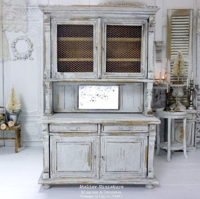 Miniature : Vaisselier Miniature en Bois, Maison de Poupée, Échelle 1/12