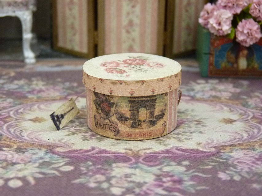 Boîte à Chapeau Vintage Ronde, Maison de Poupée