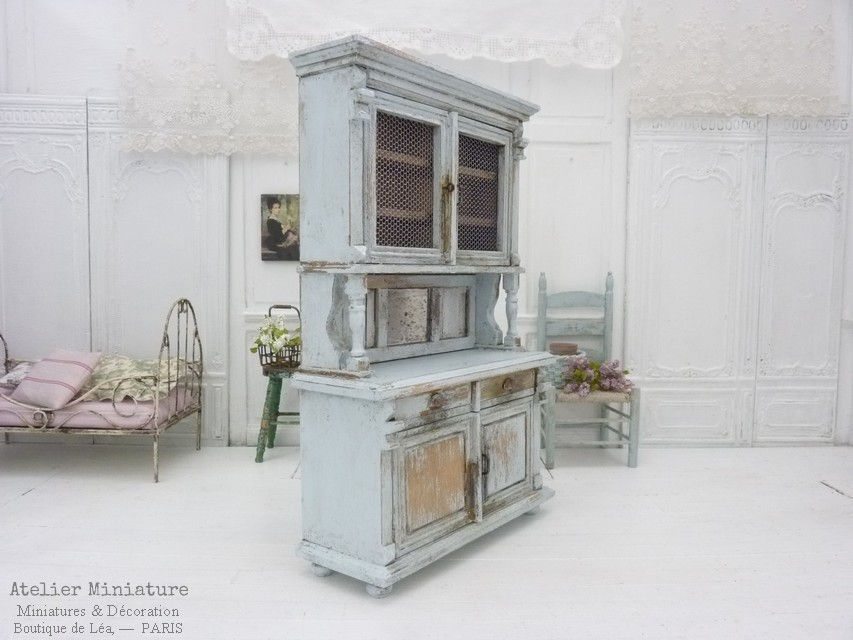 Miniature : Vaisselier Parisien Miniature en Bois, Chippy Shabby Bleu Ciel