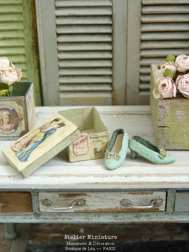 Thumbnail: Chaussures Miniatures Vertes, Accessoire de Mode, Maison de Poupée