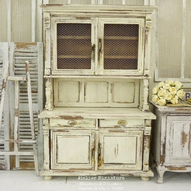 Vaisselier Parisien Miniature en Bois, Chippy Shabby Jaune-Crème