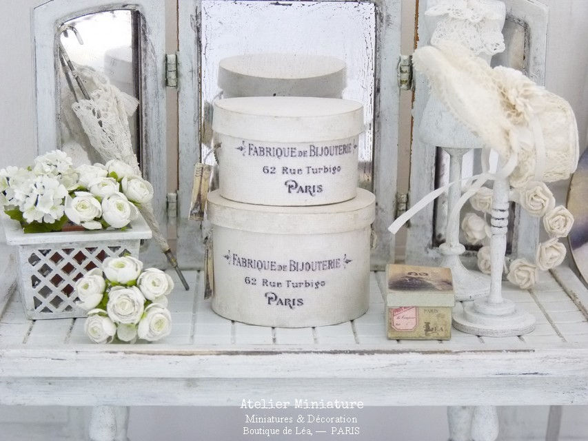 Miniature : Boîte à Chapeau Blanc Vintage Ronde, Maison de Poupée