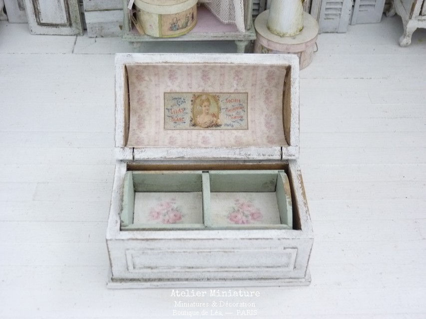 Coffre Miniature en Bois, Maison de Poupée, Échelle 1/12