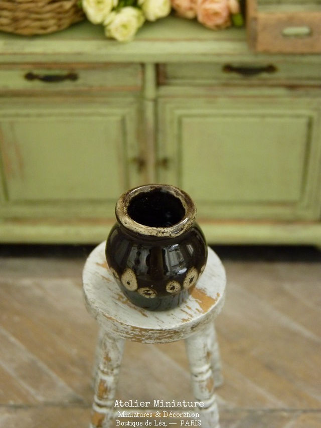 Miniature : Vase en Céramique Vernissée Miniature, Noir, Maison de Poupée, 1/12