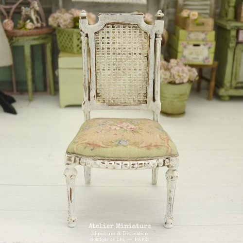 Chaise Miniature de style Gustavien, Imitation Cannage Blanc, 1/12
