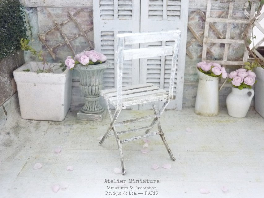 Thumbnail: Chaise de Jardin Shabby, Miniature en Bois, 1/12