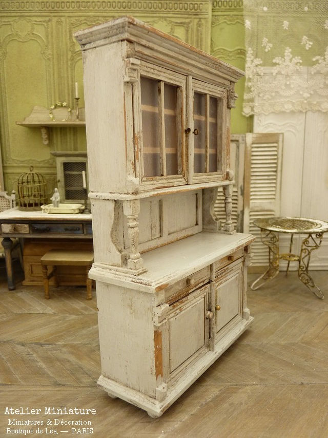 Miniature : Vaisselier Miniature en Bois, Maison de Poupée, Échelle 1/12