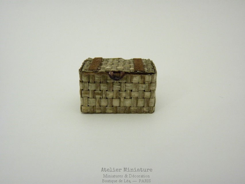Thumbnail: Boîte de Mercerie Ancienne Miniature, Maison de Poupée, Échelle 1/12