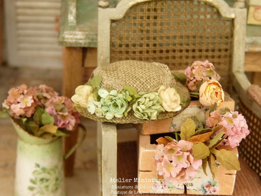 Thumbnail: Chapeau Miniature, Maison de Poupée, Échelle 1/12