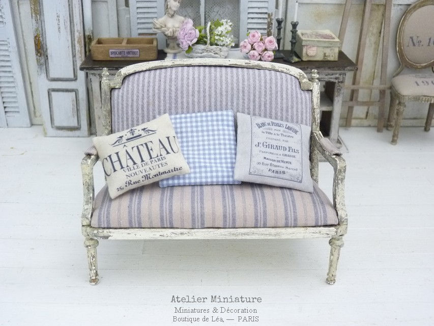 Miniature : Sofa Louis XVI, Rayures Coutils Matelas, Maison de Poupée, Échelle 1/12