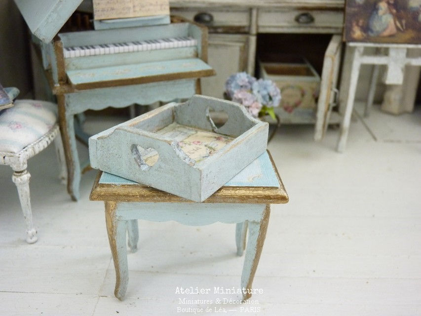 Thumbnail: Plateau Shabby Chippy, miniature en bois, Maison de Poupée, Échelle 1/12