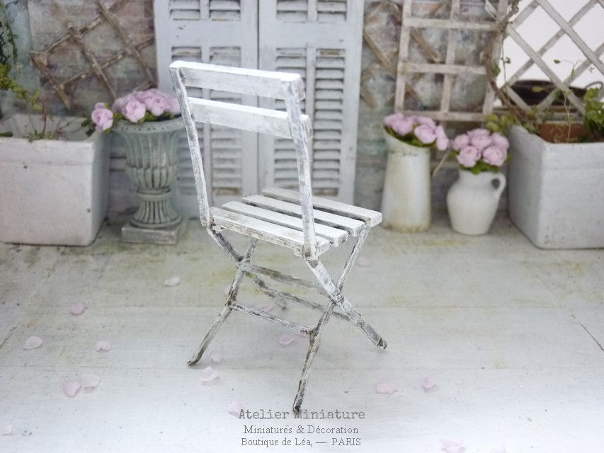 Thumbnail: Chaise de Jardin Shabby, Miniature en Bois, 1/12