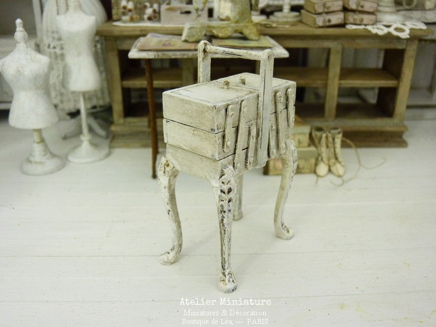 Thumbnail: Boîte à Ouvrage Miniature en Bois, Shabby Chic Blanc