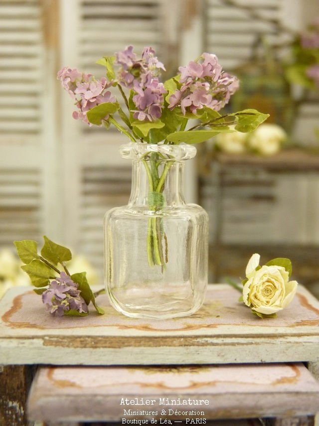 Miniature : Vase Miniature en Verre Soufflé, Maison de Poupée, Échelle 1/12