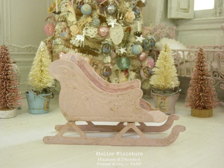Traîneau Miniature en Métal, Rose Shabby Chic, Maison de Poupée, 1/12