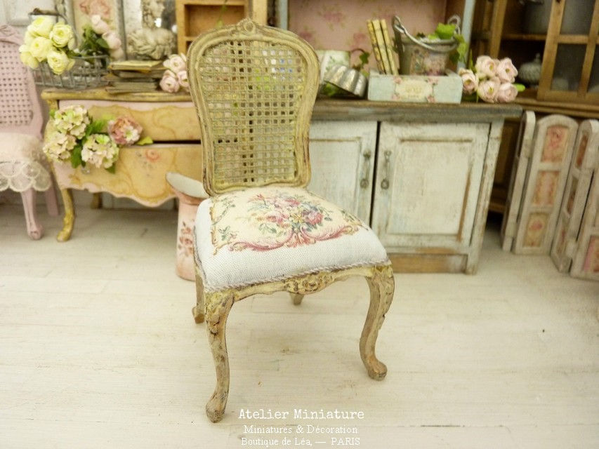 Miniature : Chaise Louis XV, Imitation Cannage, Rose Aubusson, Maison de Poupée