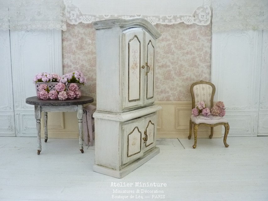 Miniature : Vaisselier Provençal Miniature en Bois, Maison de Poupée, Échelle 1/12