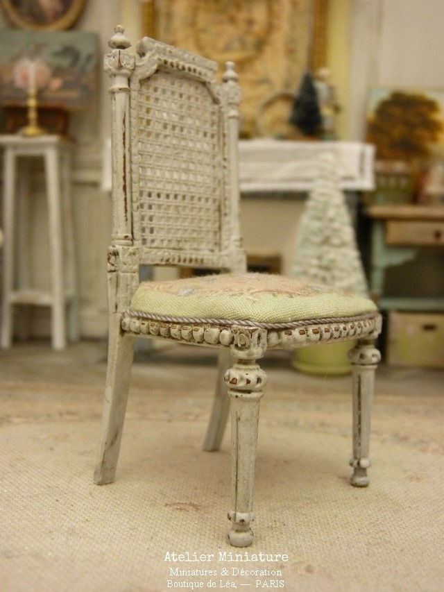 Miniature : Chaise Miniature de style Gustavien, Imitation Cannage, Gris Vieilli,1/12