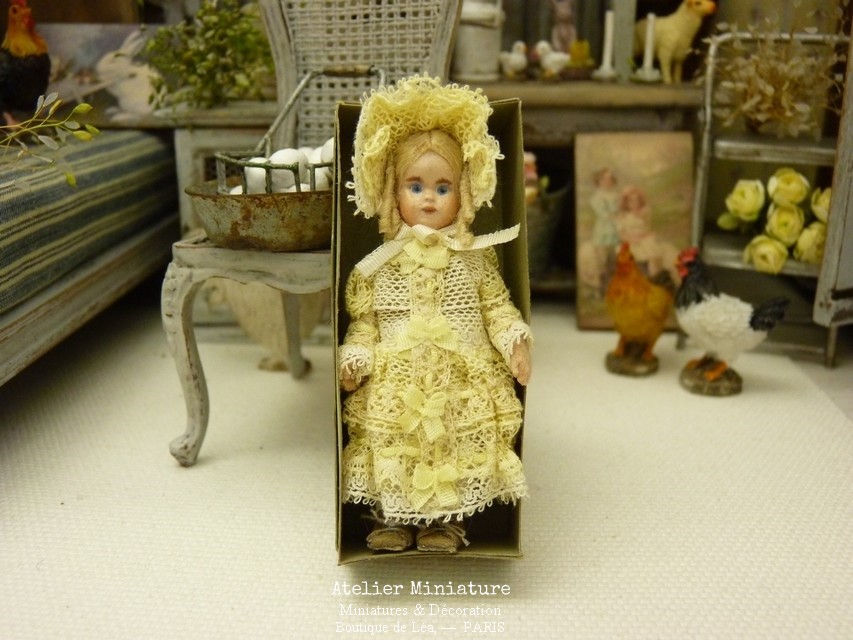 Thumbnail: Poupée miniature, 5,5 cm, style Bébé Jumeau, 1/12