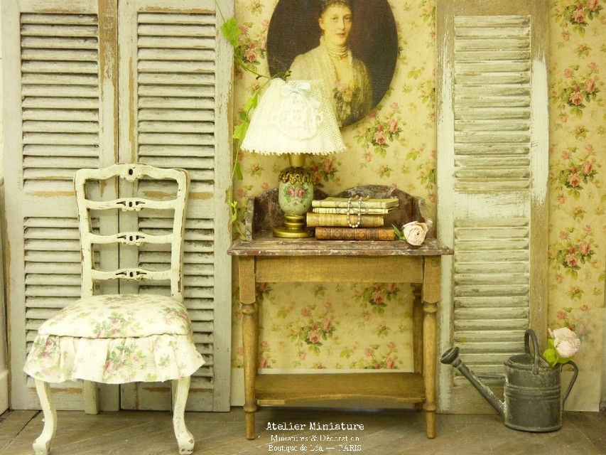 Thumbnail: Table de Toilette Miniature, Imitation Marbre Brun, Maison de Poupée