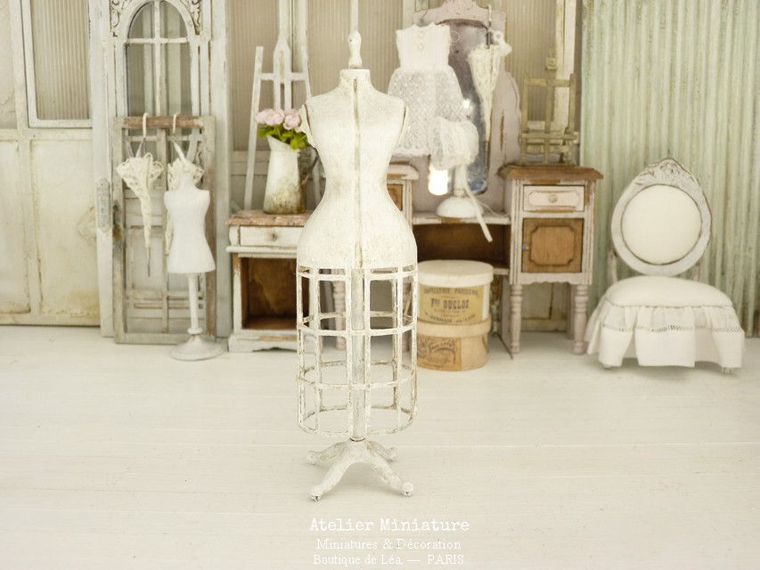 Miniature : Mannequin de Couture Miniature, Maison de Poupée, Échelle 1/12