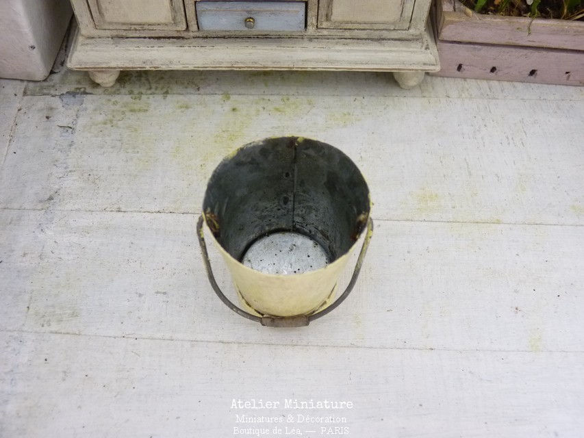 Miniature : Seau Miniature en Métal, Jaune, Maison de Poupée, Échelle 1/12