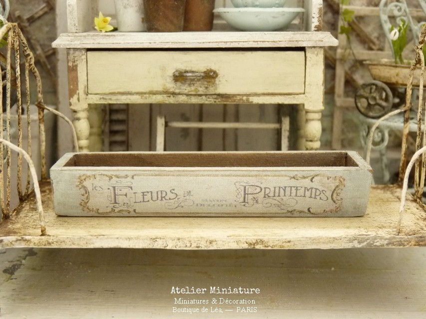 Thumbnail: Jardinière Miniature en Bois, Maison de Poupée, Échelle 1/12